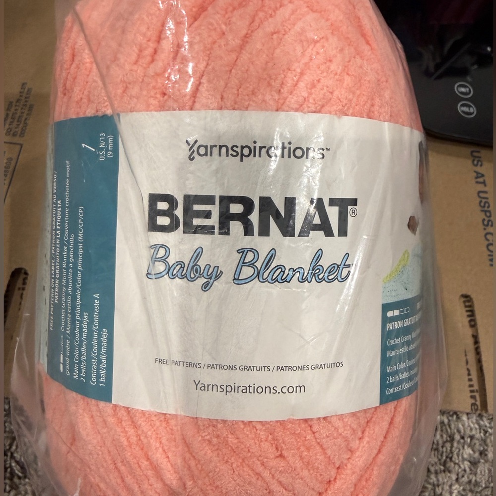 Bernat Baby Blanket Yarn Coral Blossom 10.5oz 300g Super Bulky 6 Polyester